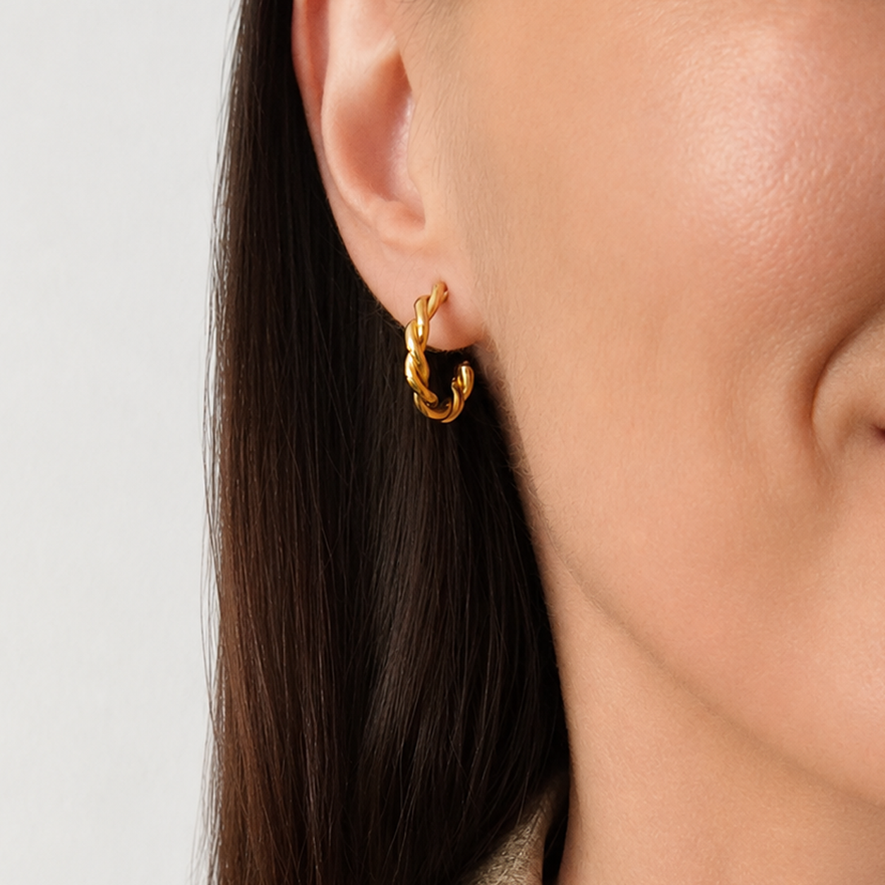 Cercei GOLDEN TWIST placați cu aur de 18K