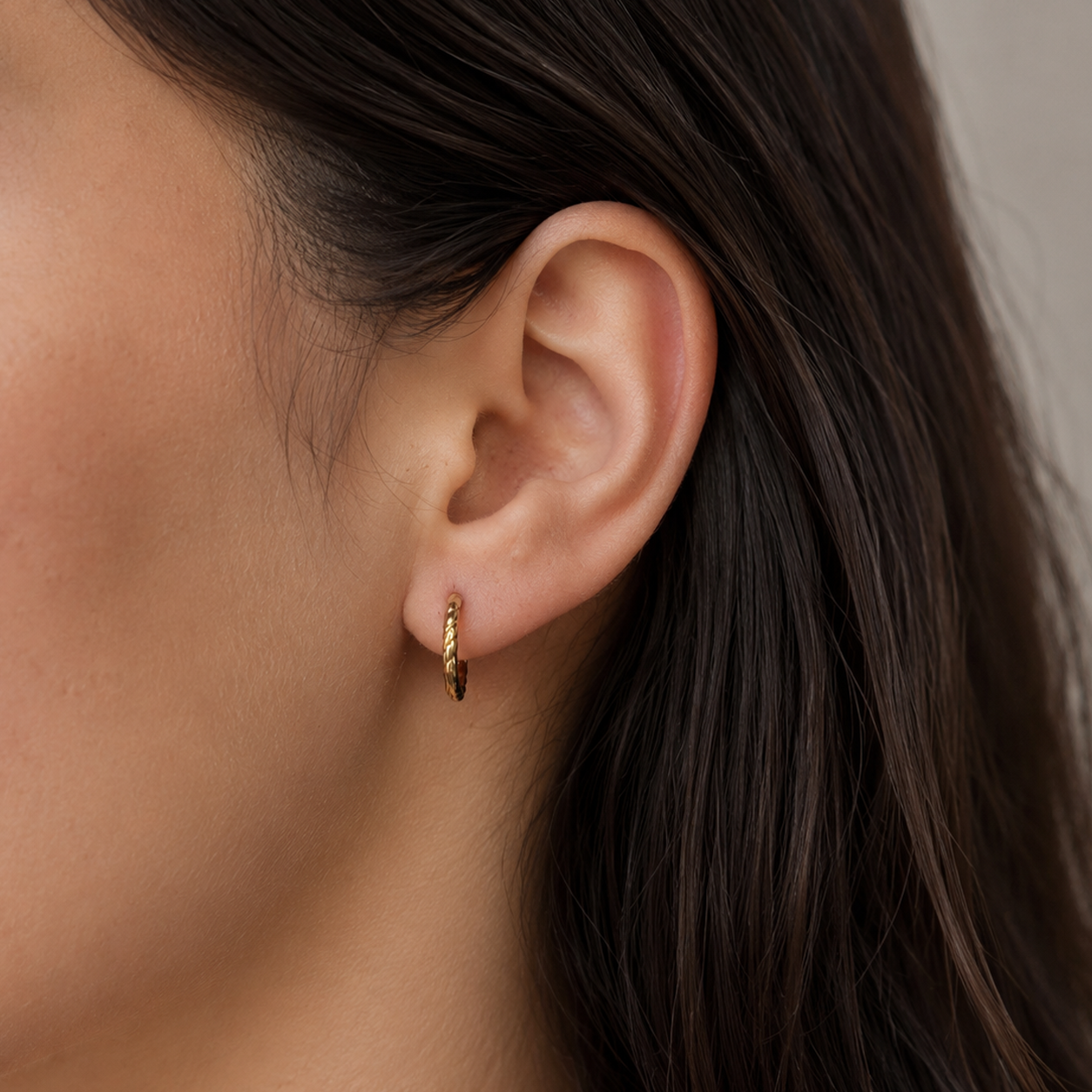 Cercei MINI GOLDEN TWIST placați cu aur de 18K