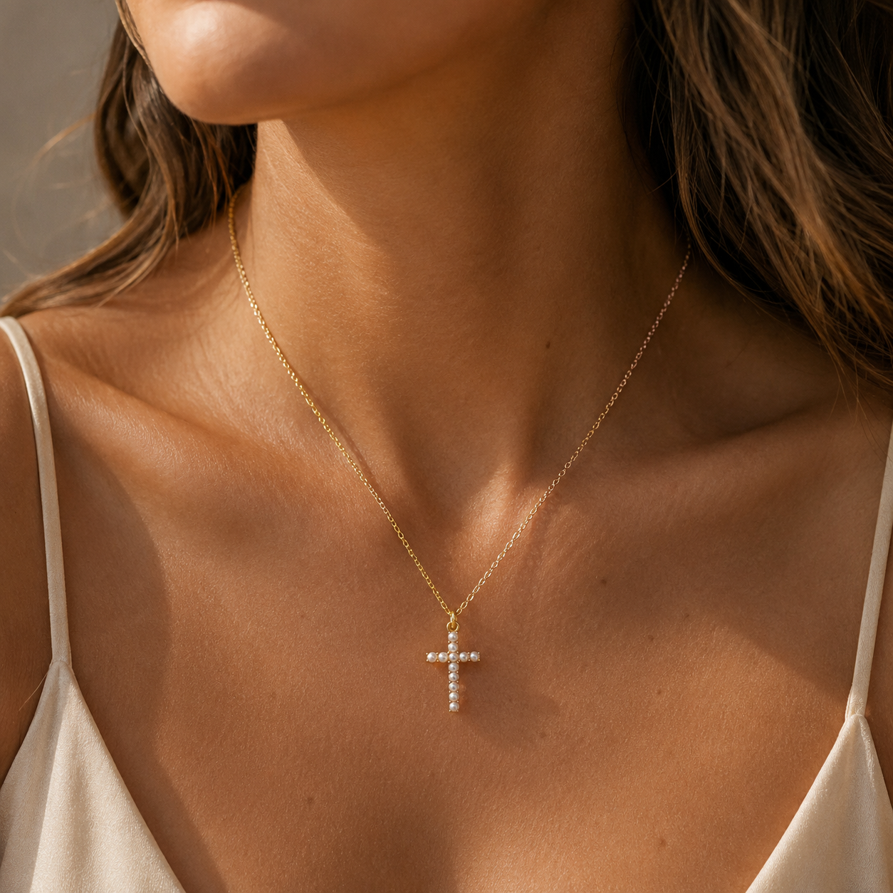 Colier Pearl Cross cu cruce și perle, placat cu aur de 18K
